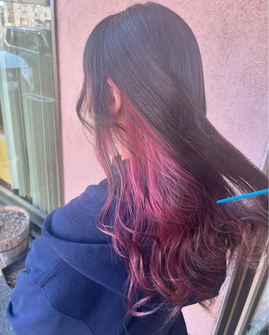 ロング カラー インナーカラー 小泉 ゆあのヘアスタイル