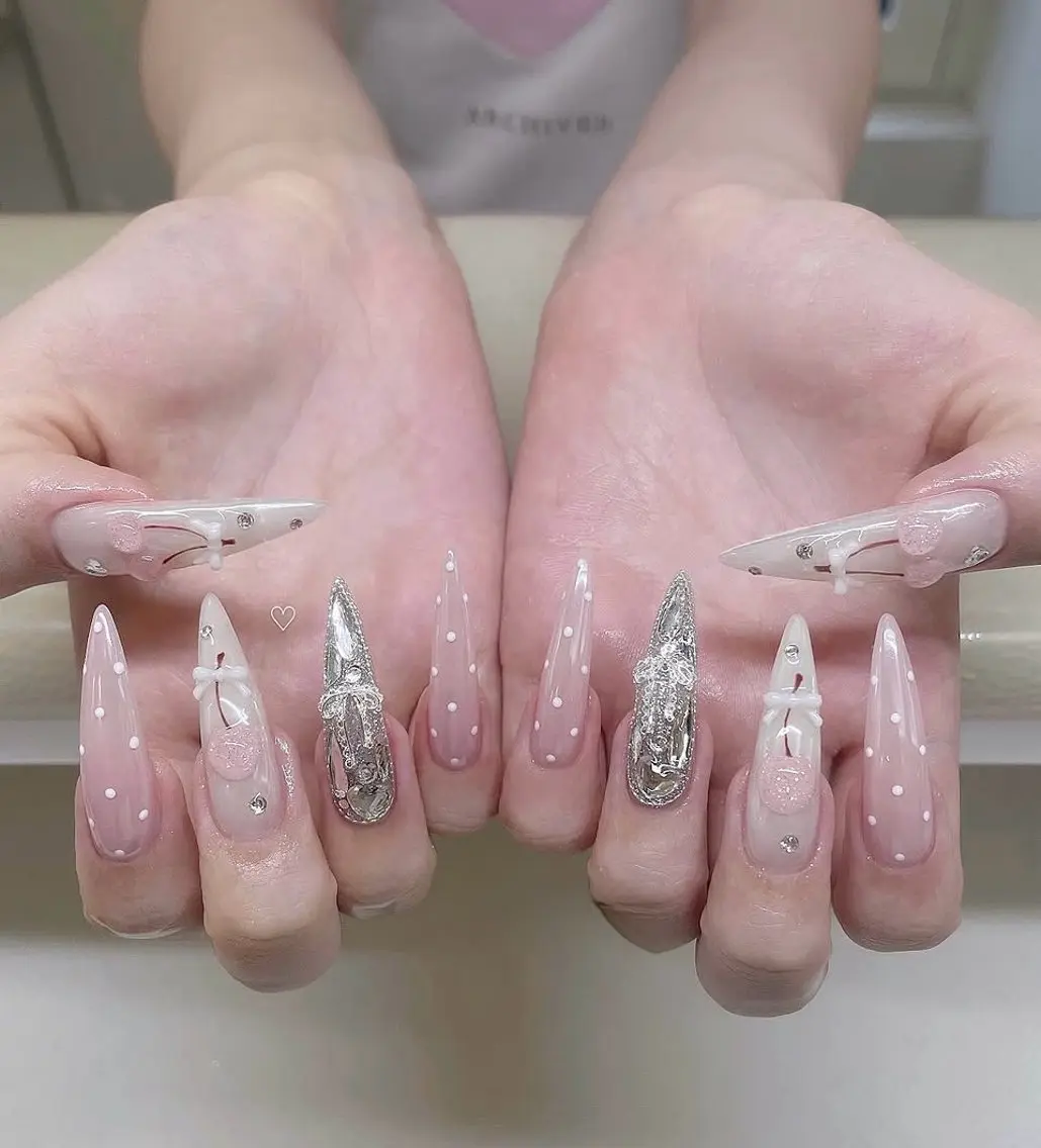 ネイル アートネイル 桜ネイル 長さ出し フレンチネイル ジェルネイル ハンドネイル リス ネイルのネイルデザイン