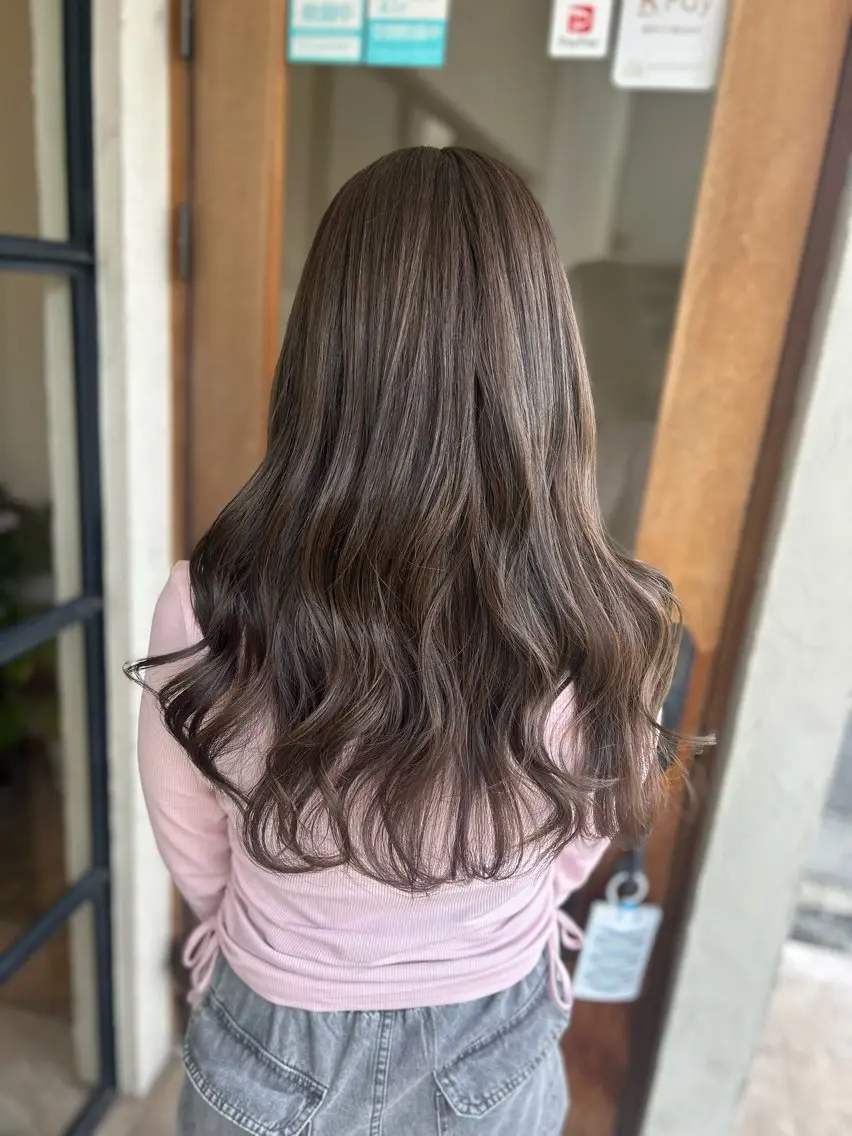 ロング カラー ベージュカラー オリーブベージュ カット ヘアカラー 井上 花音のヘアスタイル