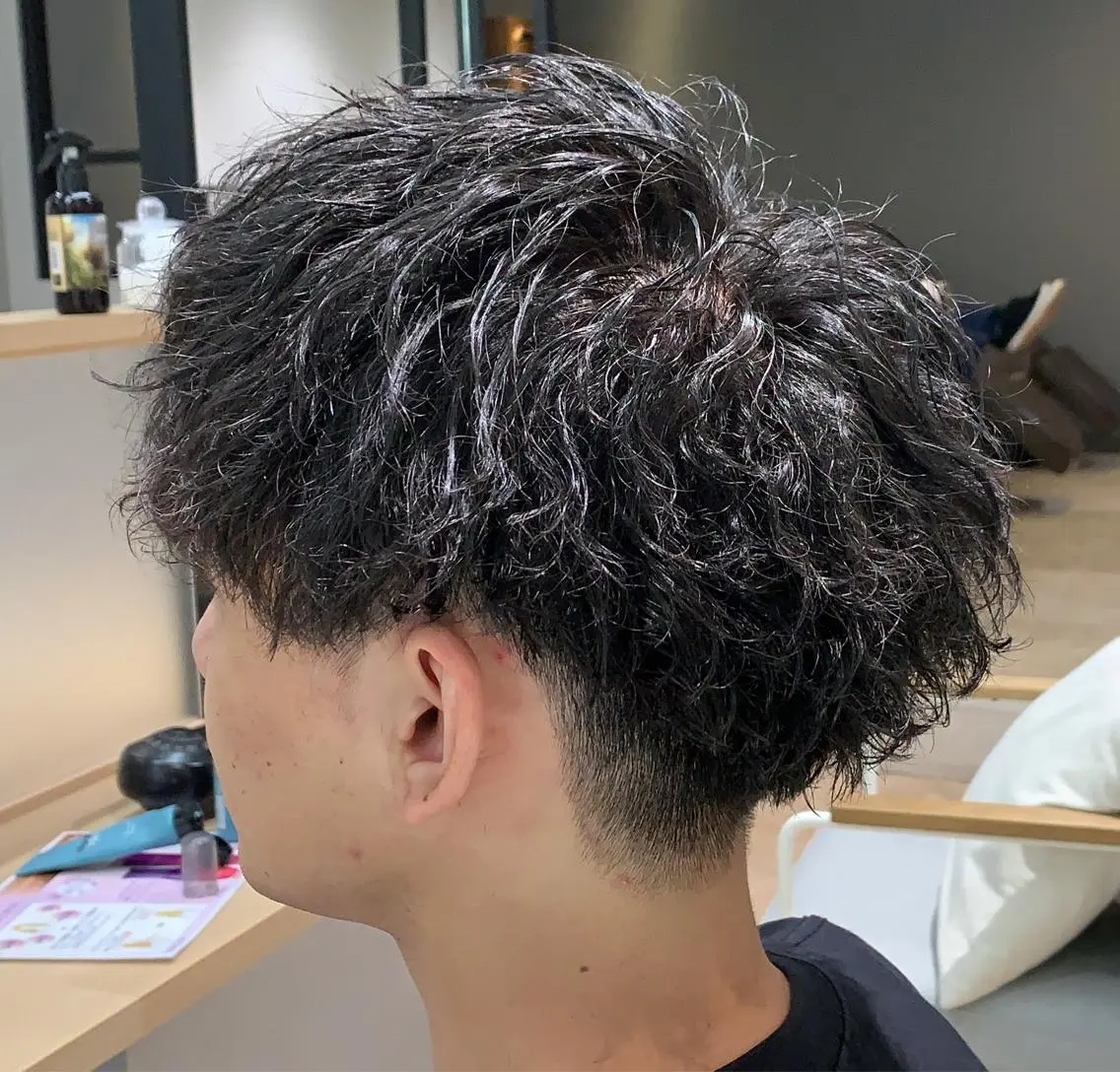 パーマ メンズ メンズパーマ カット パーマ 金久保亮/パパ美容師 /パーマ/髪質改善のヘアスタイル