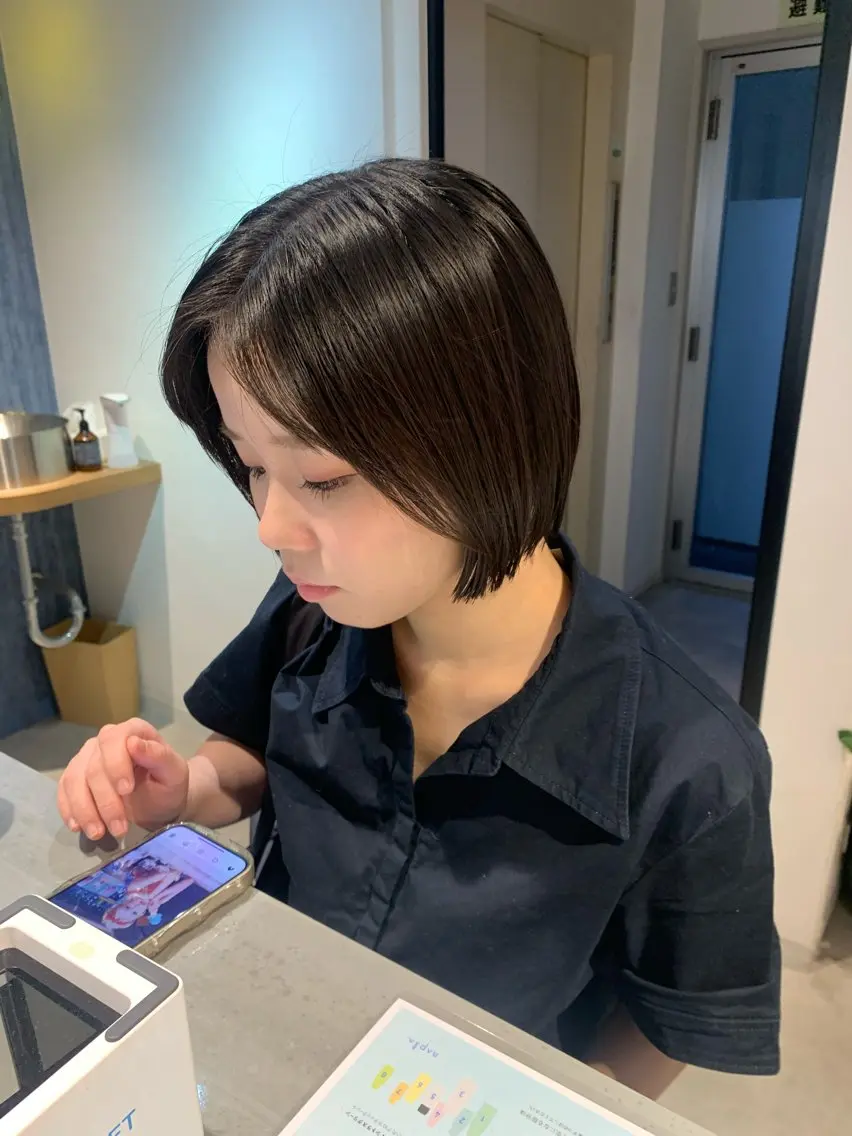 ショート パーマ 切りっぱなしボブ ボブ 髪質改善 ストレートパーマ カット パーマ クレハ :)のヘアスタイル