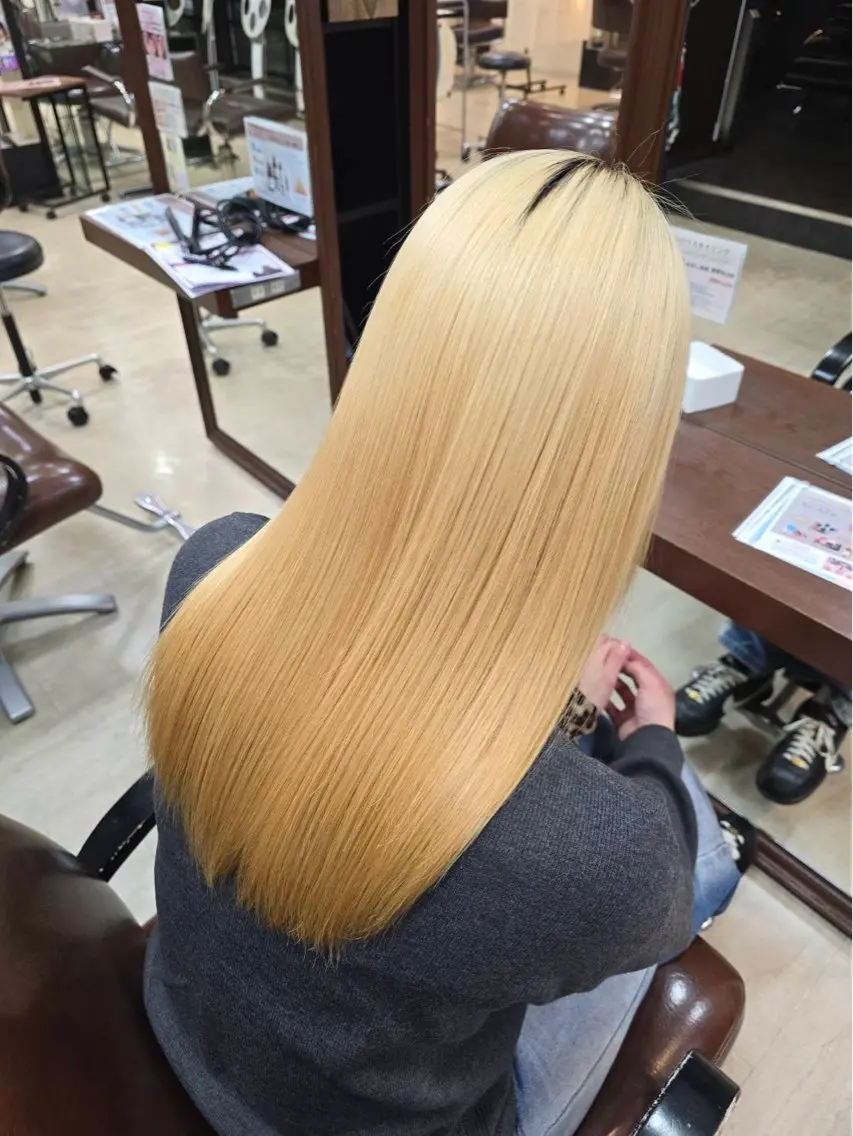 セミロング 早﨑 映天のヘアスタイル