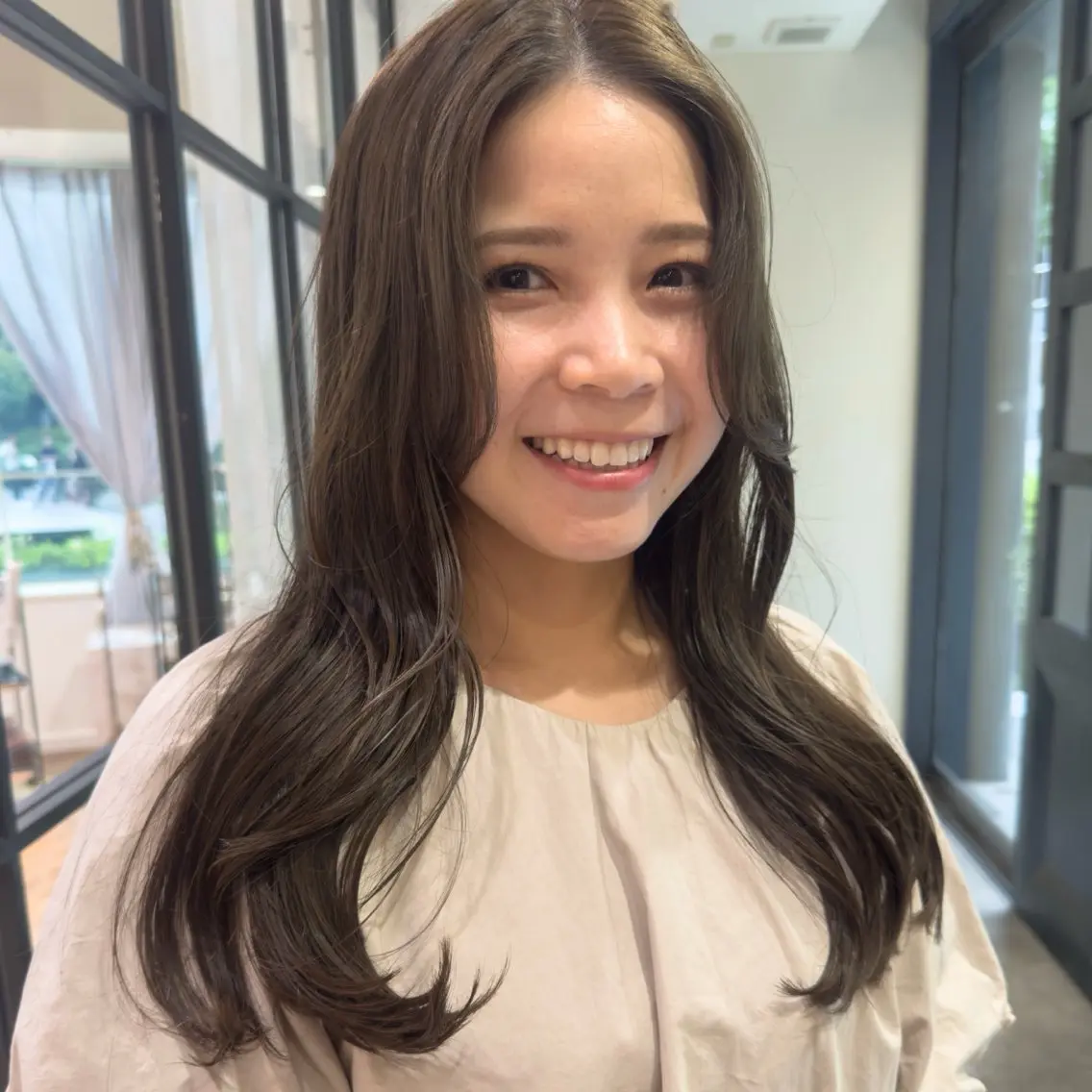 ロング 顔まわりレイヤー レイヤーカット カット ヘアカラー 平野恵/透明感カラー ブリーチ/ボブのヘアスタイル
