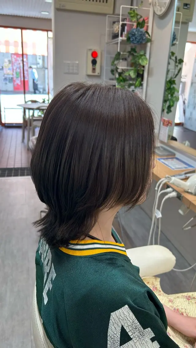 ミディアム 顔周りカット レイヤーカット ウルフカット カット ヘアカラー 池田 咲希のヘアスタイル