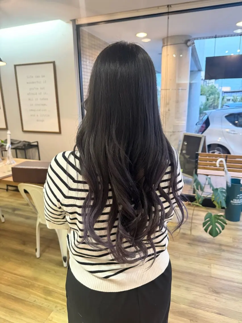 ロング カラー グラデーションカラー パープルカラー ヘアカラー トリートメント ツキダテ ユイのヘアスタイル