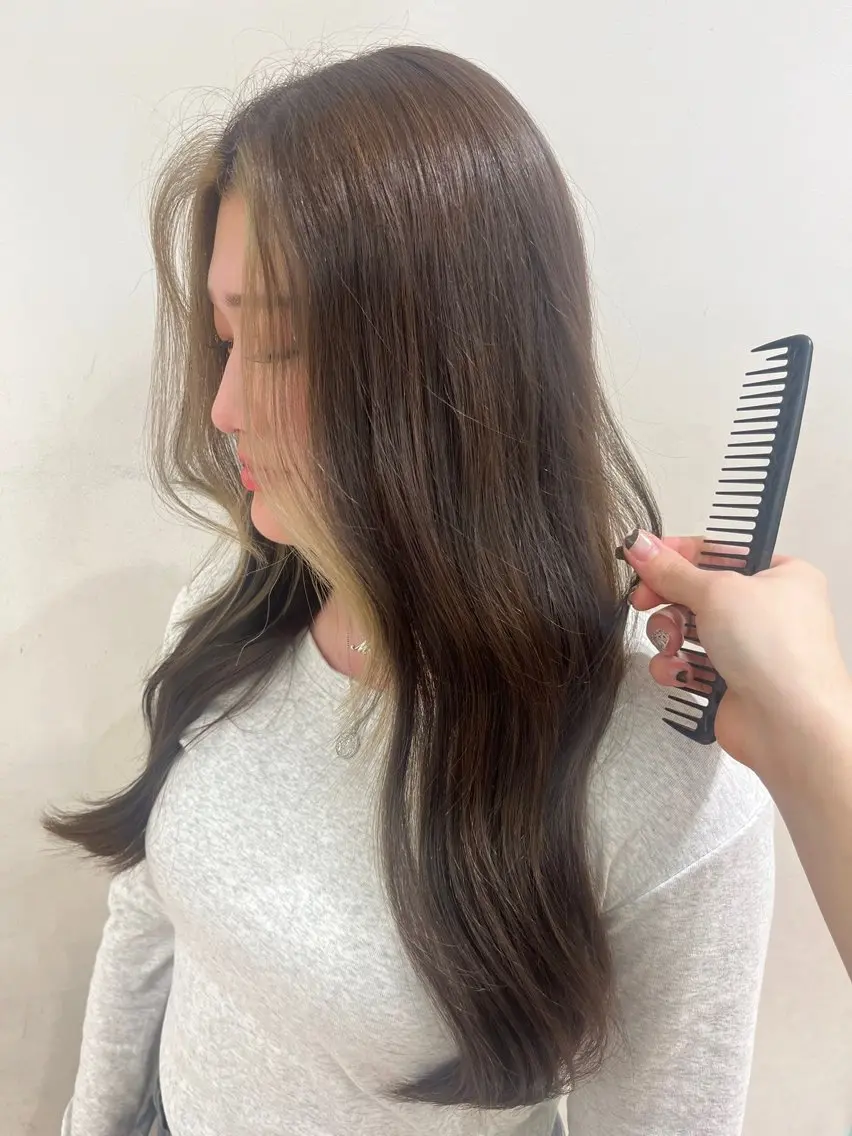 ロング カラー 荒川 三希のヘアスタイル