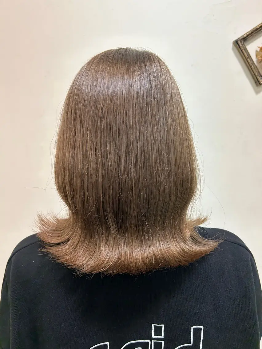 ミディアム カラー 拝頭　奈枝 Beretのヘアスタイル