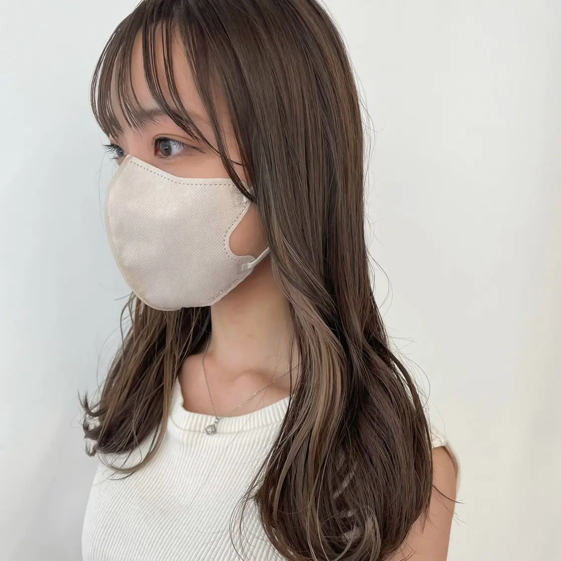 🎀イヤリングカラー🎀 ケアブリーチ+ オーガニック艶カラー+ milbon 4stepトリートメントの写真