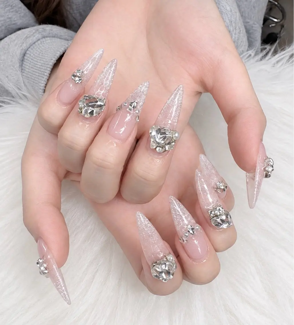 ネイル MIKA RUBY NAIL SLONのネイルデザイン