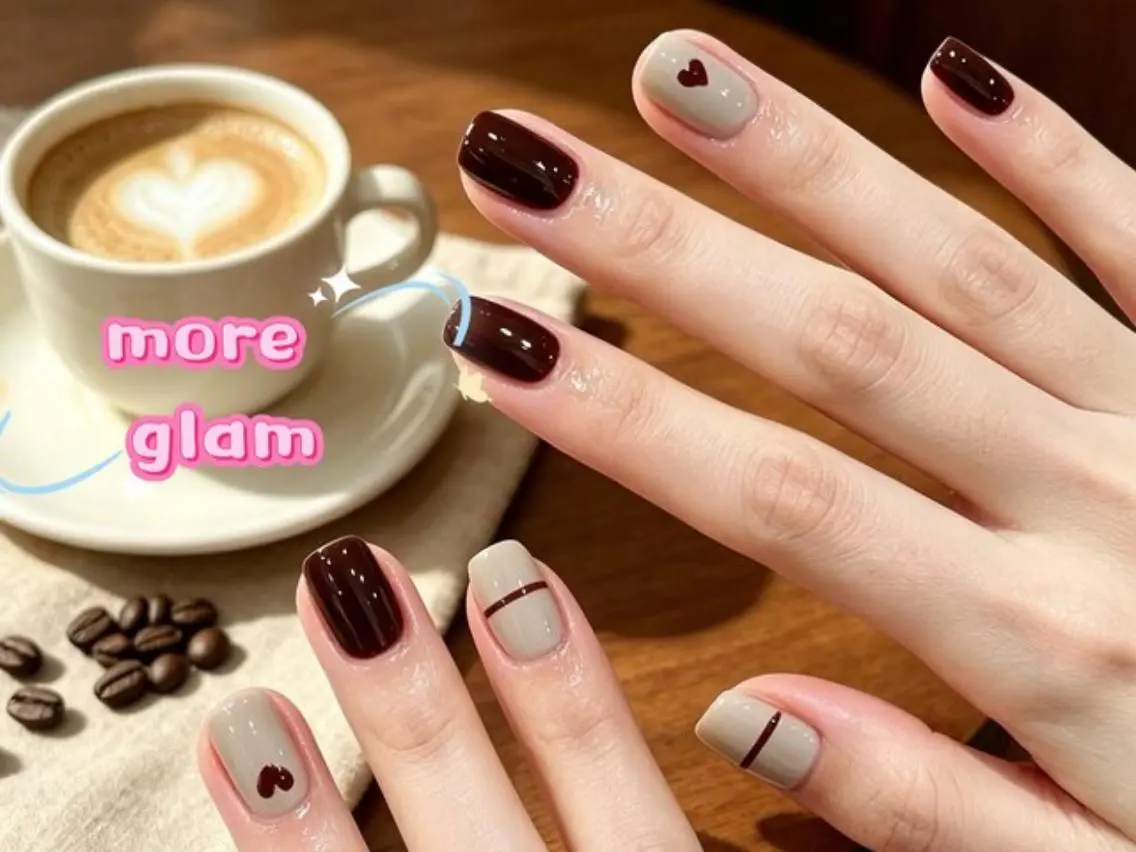 ネイル 長さ出し フットネイル フレンチネイル ジェルネイル ガラスフレンチ MoreGlam ネイルのネイルデザイン