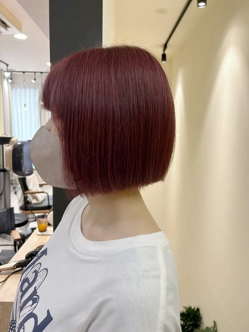 ショート カラー ブリーチ ボルドーカラー レッドカラー カット ヘアカラー トリートメント hubhair レイヤー/透明感のヘアスタイル