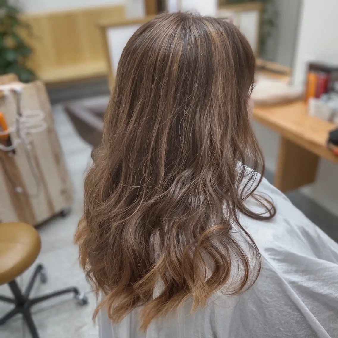 ロング カラー グラデーションカラー ハイライトカラー ハイライト ヘアカラー Threege スリージェのヘアスタイル
