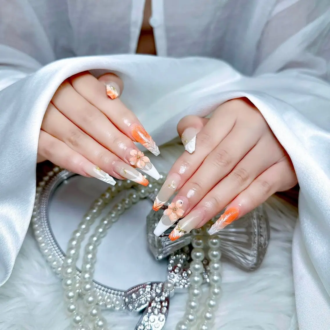 ネイル フラワーネイル ジェルネイル キラキラネイル 韓国ネイル 持ち込み ハンドネイル Nova Nailのネイルデザイン