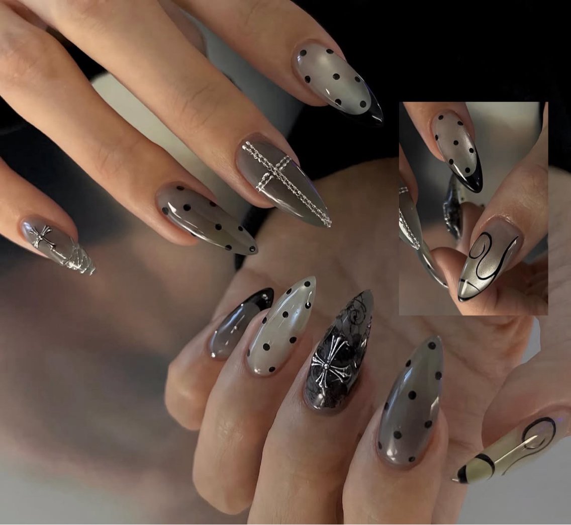 ネイル チークネイル ドット フットネイル フレンチネイル グラデーション ハンドネイル ハンドケア Nihonthy Nail 新宿のネイルデザイン