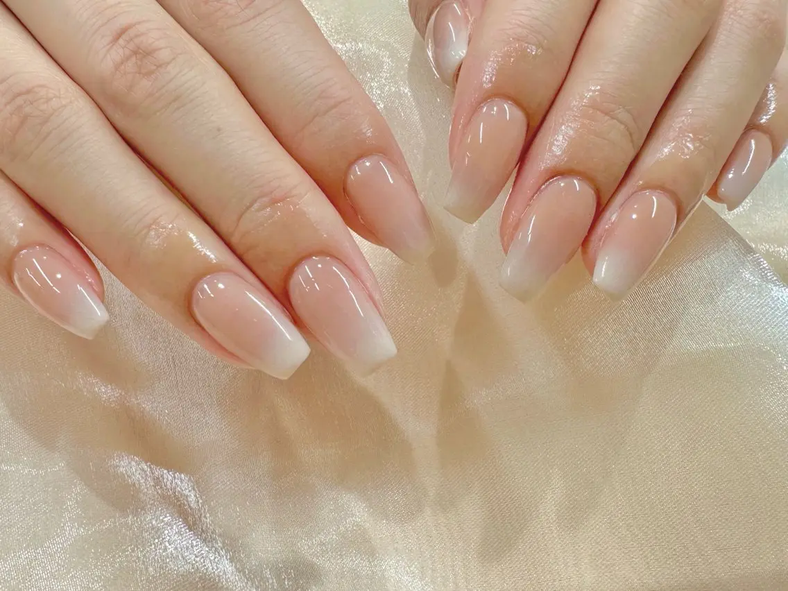 ネイル ガーリー シンプルネイル LE REVE 新宿店のネイルデザイン
