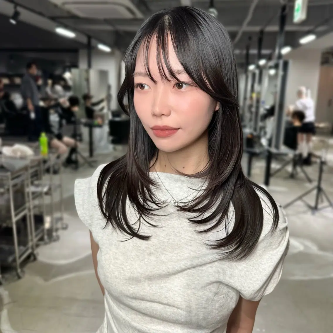 セミロング くびれヘア 顔まわりレイヤー 顔周りカット 韓国風ヘア くびれレイヤー カット ヘアカラー 韓国レイヤー🇰🇷 艶髪💎renのヘアスタイル