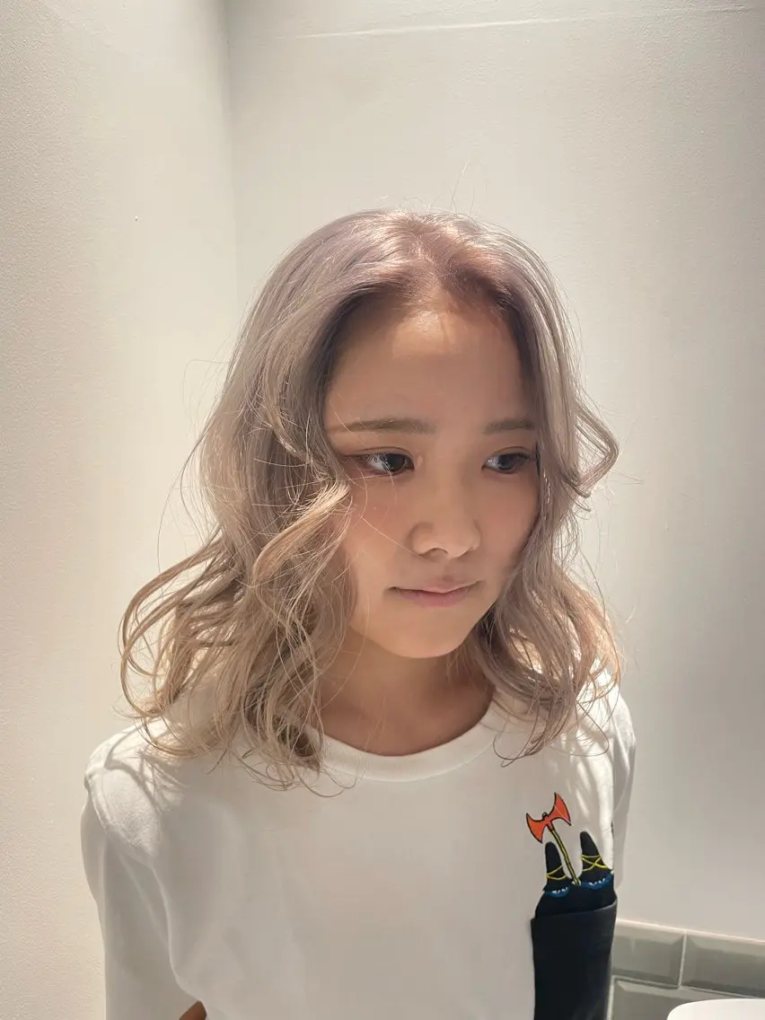 ミディアム カラー ベージュカラー ホワイトベージュ ヘアカラー トリートメント ゆるふわガーリーst yle🩰yuukaのヘアスタイル