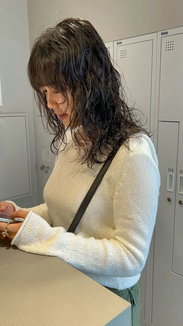 ミディアム パーマ ミディアムパーマ レイヤーカット カット パーマ トリートメント 樋野 亮のヘアスタイル