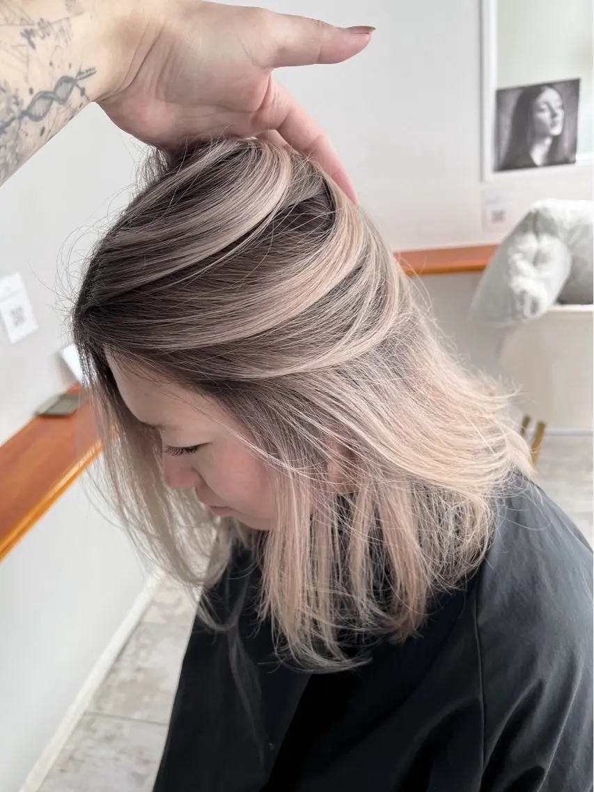ミディアム カラー バレイヤージュ ベージュカラー ホワイトベージュ レイヤーカット ヘアカラー トリートメント 指名数No.1 /NAOYAのヘアスタイル