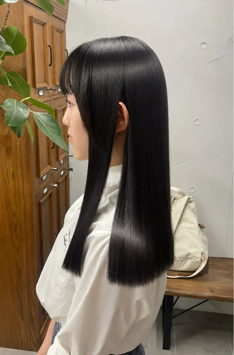 セミロング 縮毛矯正 トリートメント クリヤマ ヒシギのヘアスタイル