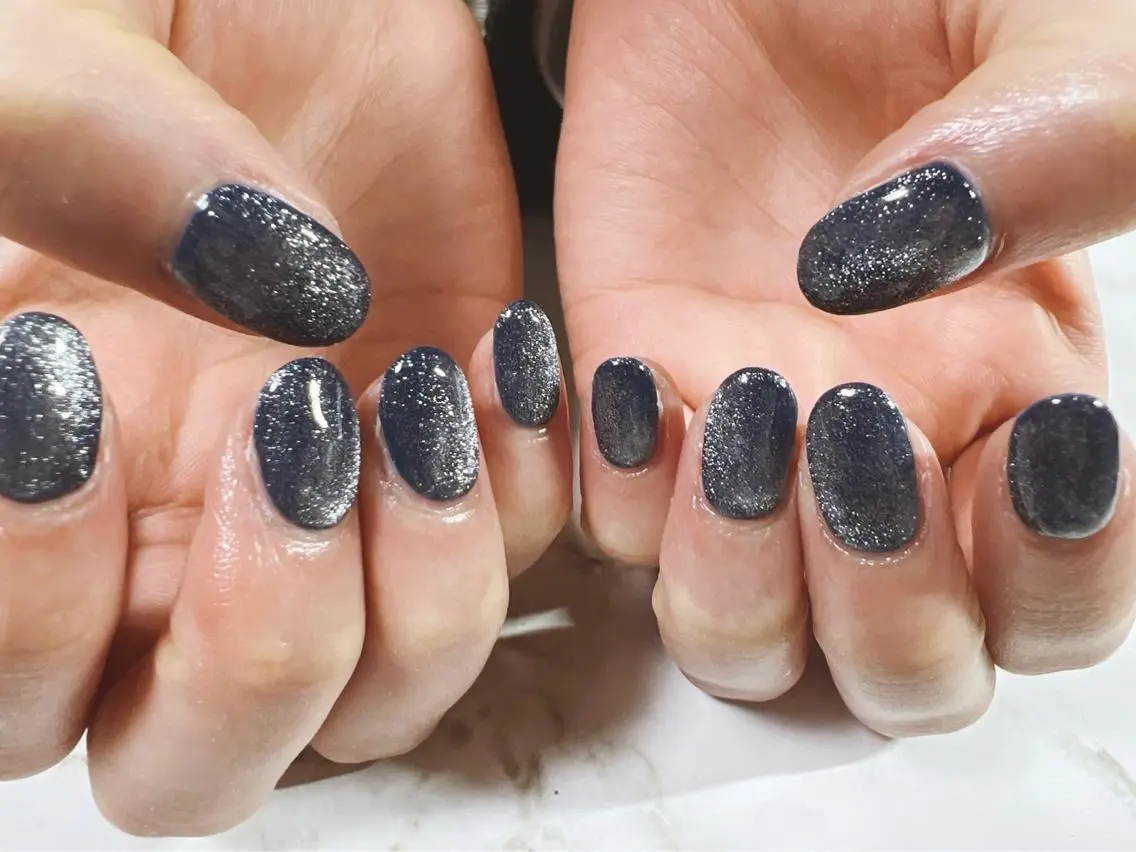 ネイル キラキラネイル マグネットネイル ワンカラーネイル ハンドネイル mogunail &blowのネイルデザイン