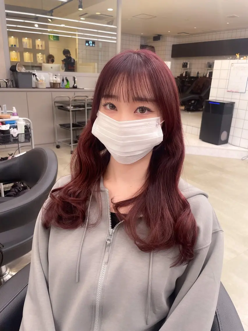 セミロング カラー 抜け感レイヤー︴ ニュアンスカラーのヘアスタイル