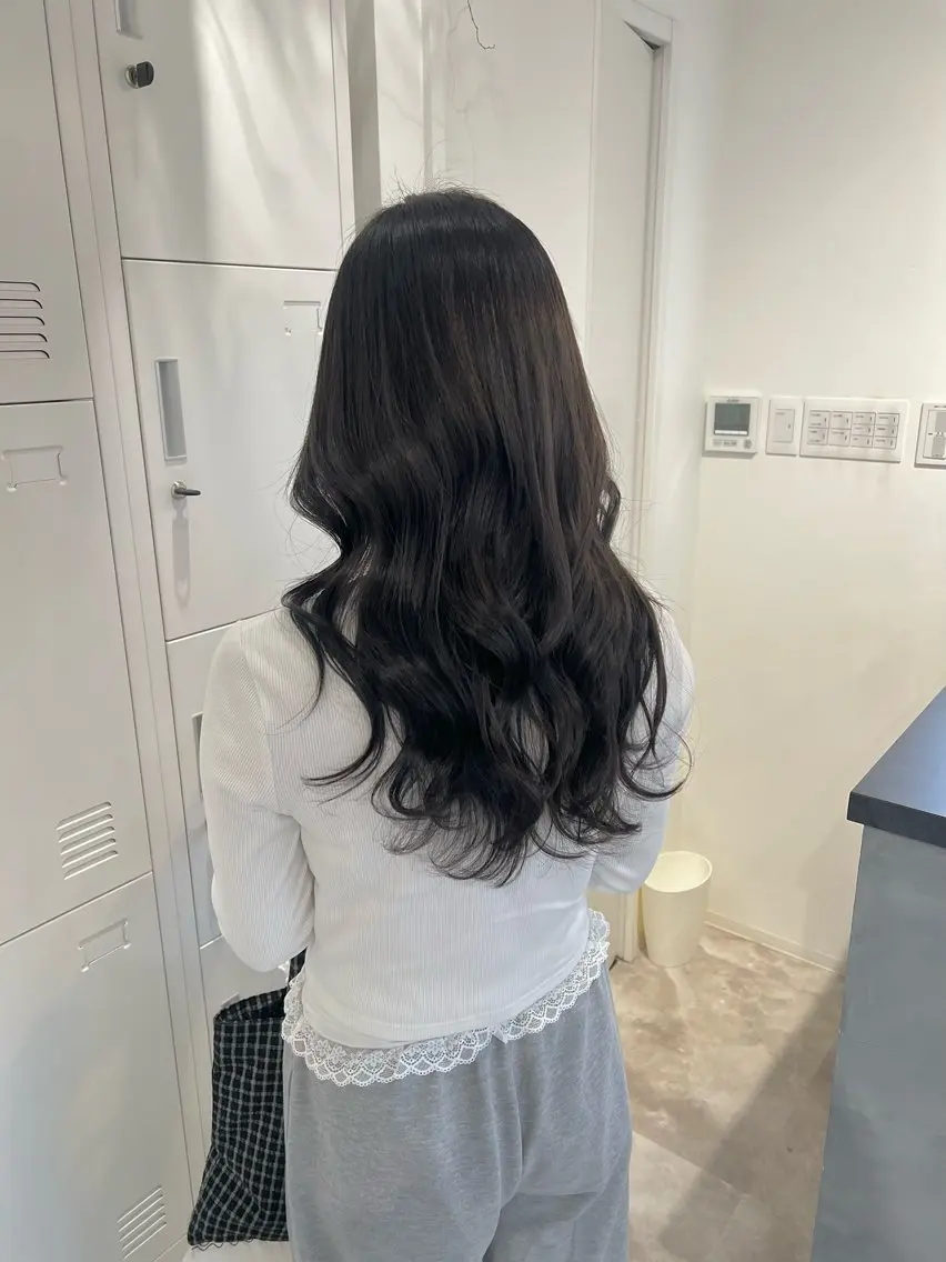ロング カラー 透明感カラー 黒阪 なみのヘアスタイル