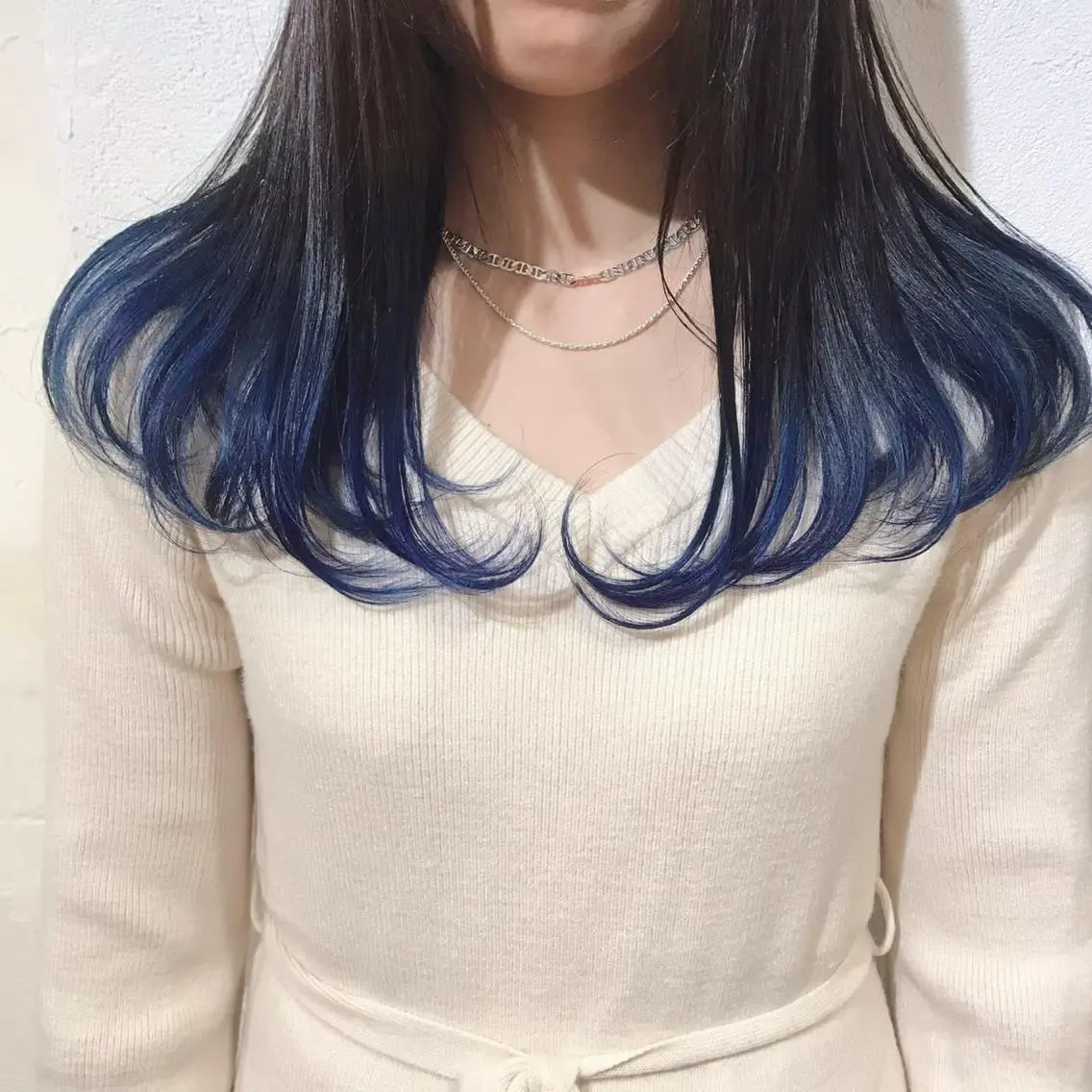 ロング カラー 黒髪 ブルーカラー 卒業式のヘアスタイル 藤井 貴美子のヘアスタイル