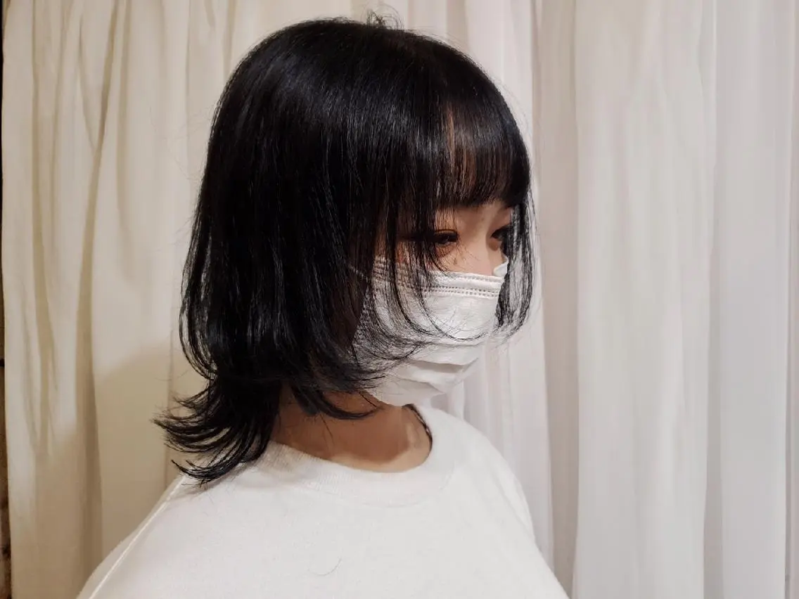 ミディアム カット ヘアカラー パ ルのヘアスタイル