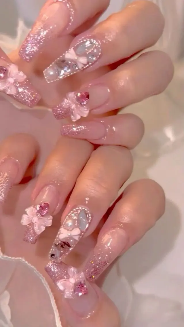 ネイル キラキラネイル 韓国ネイル ロングネイル ワンカラーネイル ワンホンネイル ハンドネイル Rina Nail.Blingのネイルデザイン