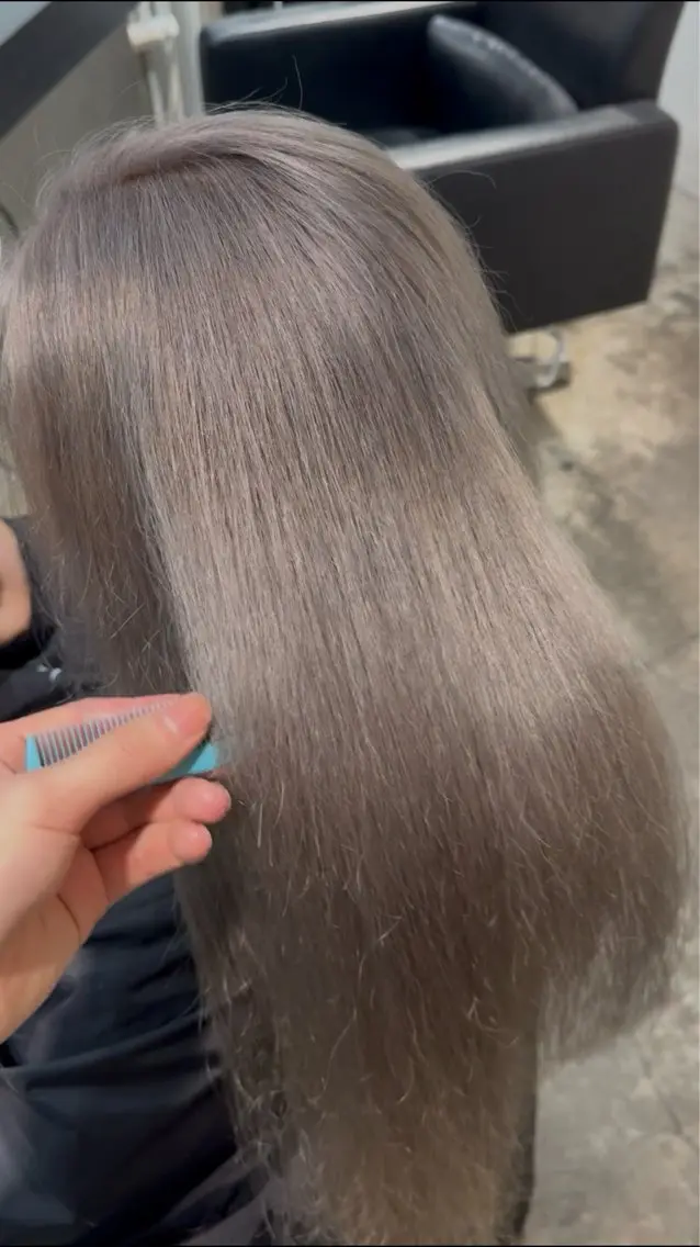 カラー シルバー ヘアカラー 🌈レイヤーカット/ ハイトーン🌈タクマのヘアスタイル