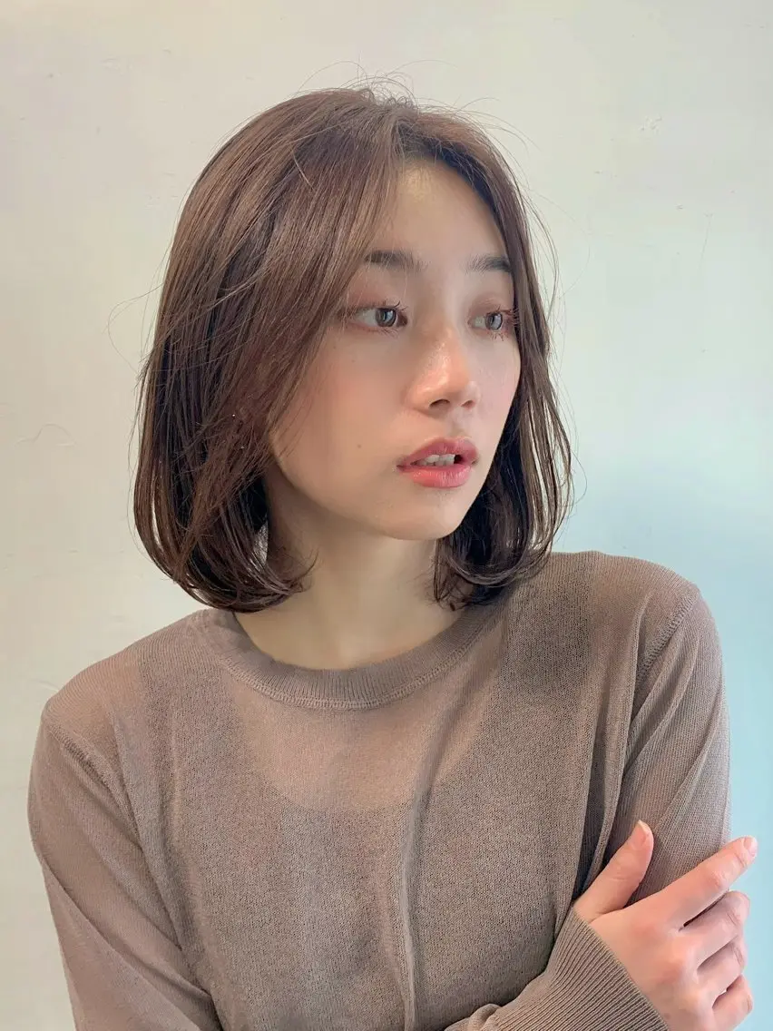 ミディアム 米澤 由衣のヘアスタイル