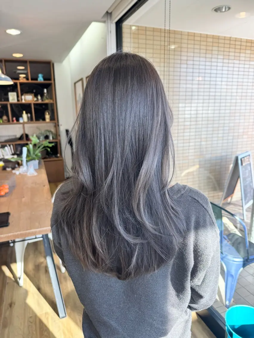 ロング カラー グレージュ カット ヘアカラー トリートメント ツキダテ ユイのヘアスタイル