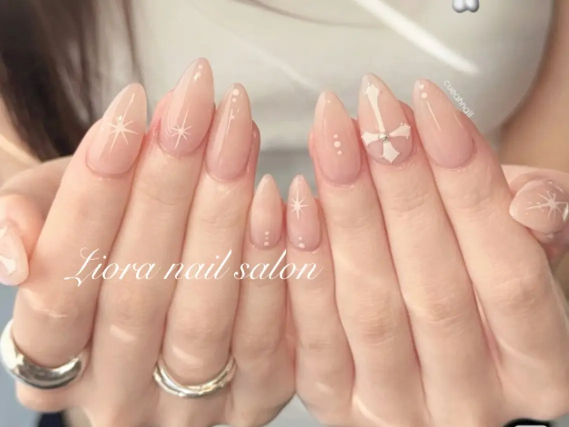 ネイル フレンチネイル ジェルネイル ガーリー グラデーション キラキラネイル ハンドネイル JUN Lioraネイルのネイルデザイン