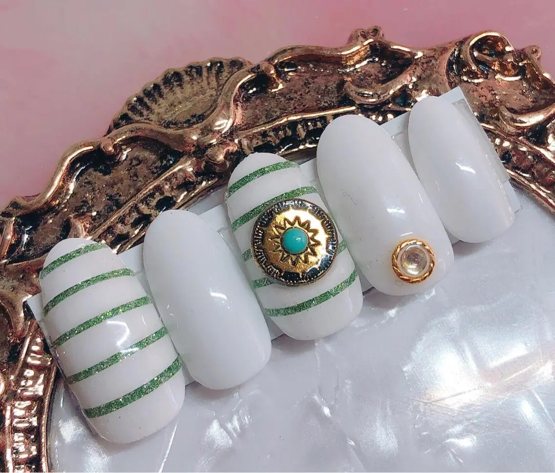 ネイル ハンドネイル CROWN プライベートサロンのネイルデザイン