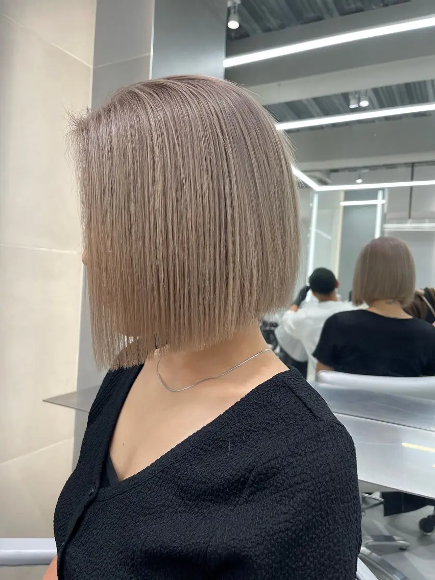 ショート カラー ベージュカラー ハイトーンカラー ボブ カット ヘアカラー トリートメント トリートメント /カラー/NAOKIのヘアスタイル