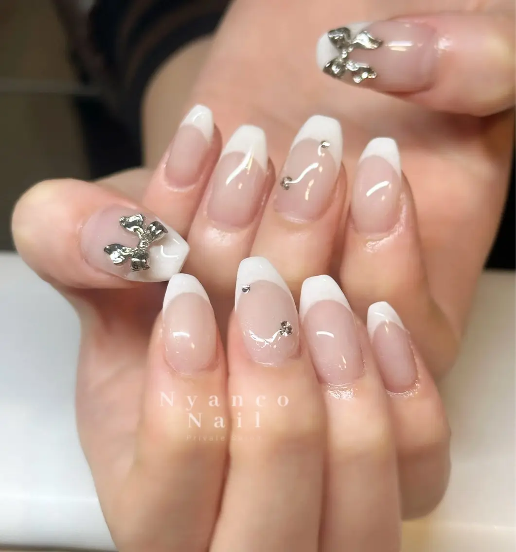 ネイル フレンチネイル ジェルネイル リボン シルバー シンプルネイル Nyanco Nailのネイルデザイン