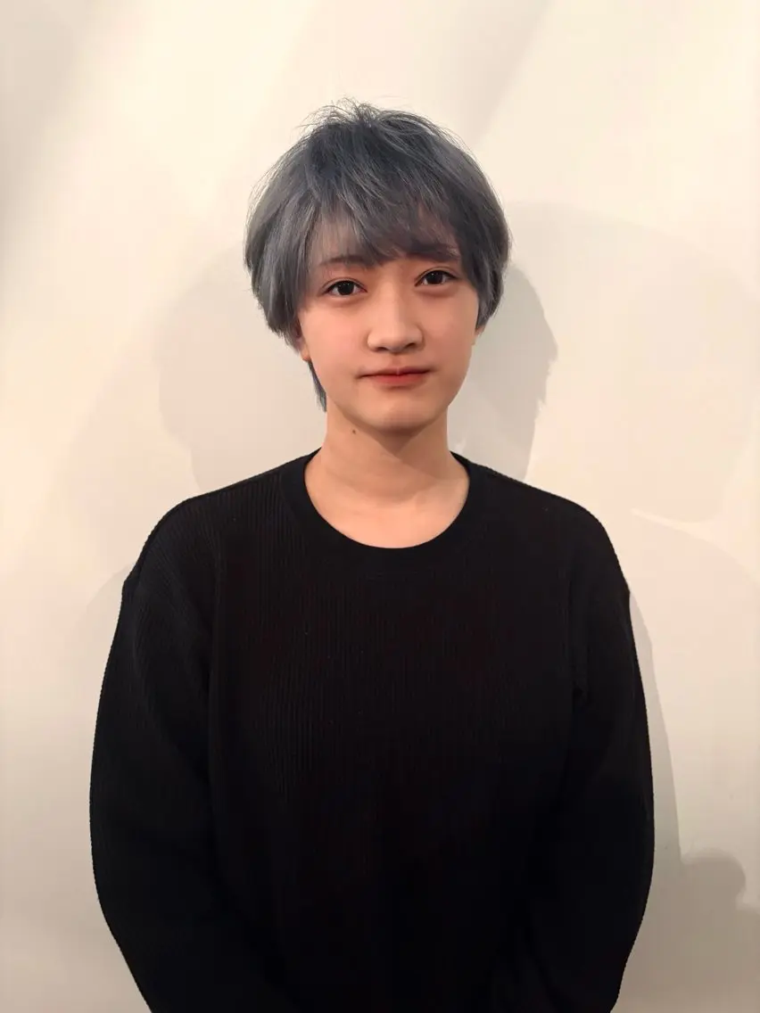 ショート カラー ブリーチ ブルーカラー ハイトーンカラー シルバー ショートヘア 川合 慶輔のヘアスタイル