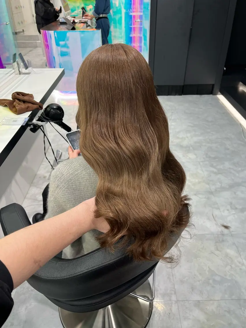セミロング カラー トレンドレイヤー No.1/KOHEIのヘアスタイル