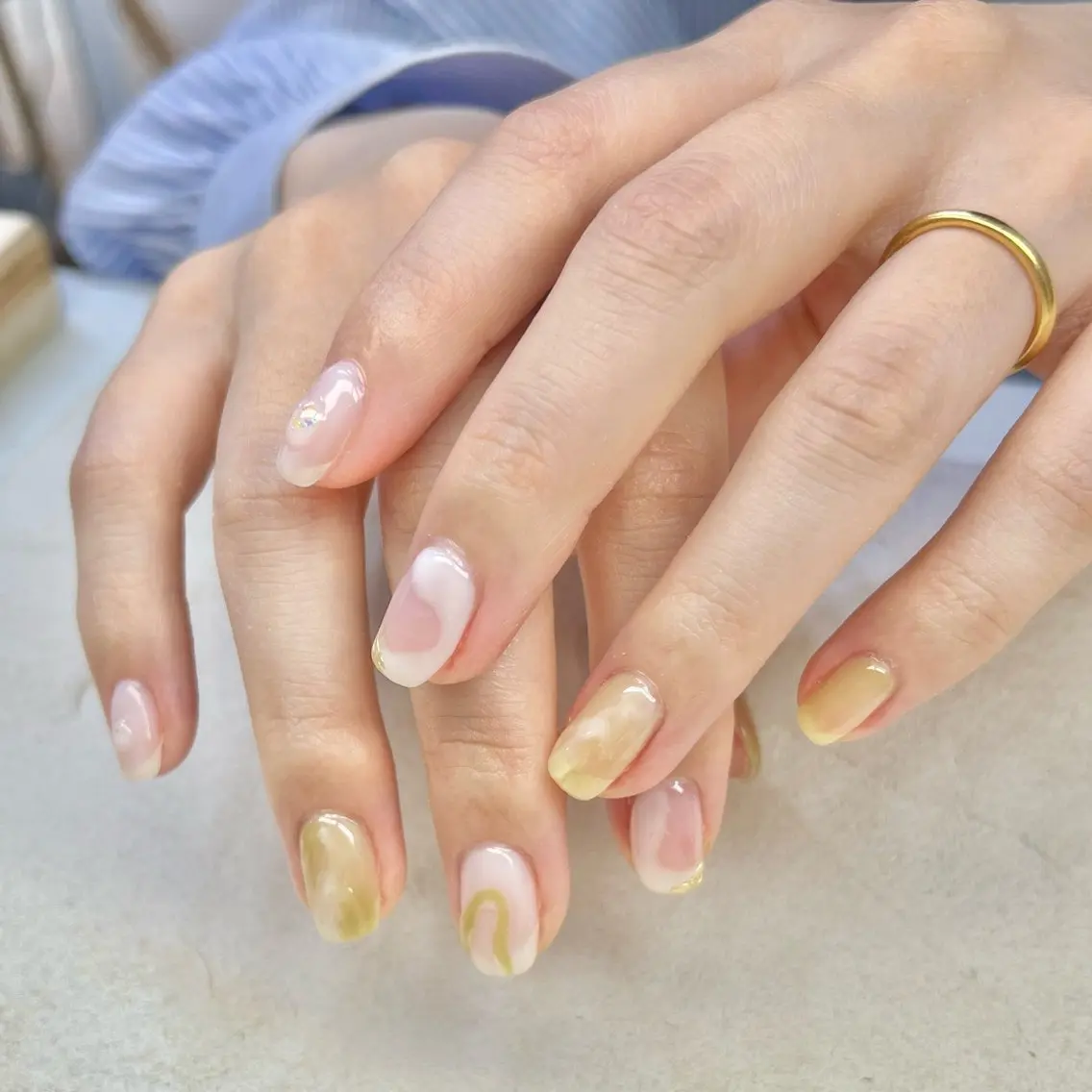 ネイル グリーン 持ち込み ニュアンスネイル フットネイル Bianca TORII🌞のネイルデザイン