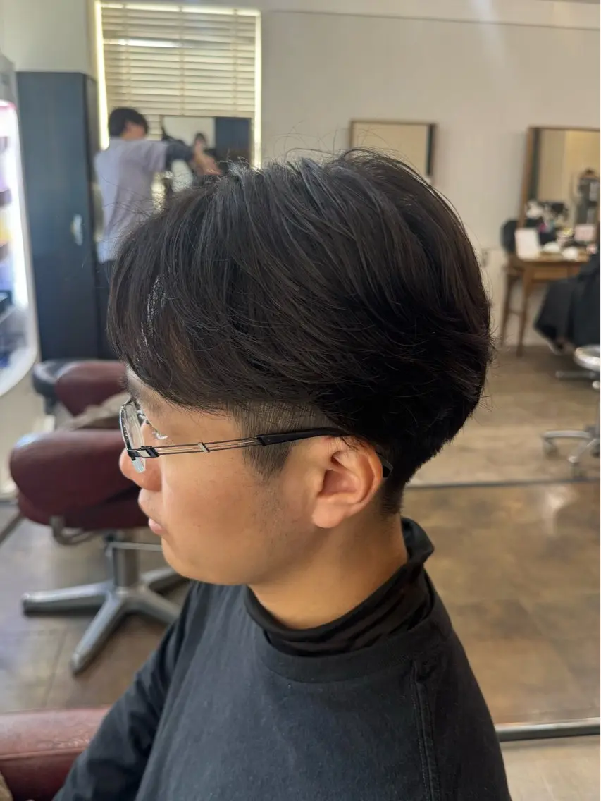 パーマ メンズ センターパート メンズ韓国風 メンズパーマ ニュアンスパーマ メンズスタイリスト ティアラ👑のヘアスタイル