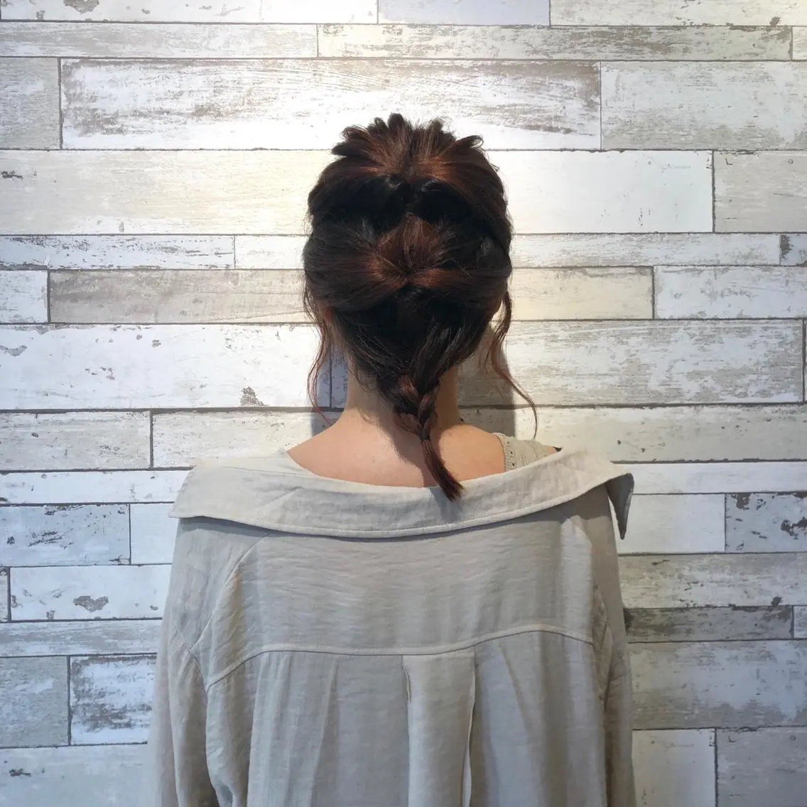 ミディアム カラー ヘアアレンジ ベージュカラー オレンジ オレンジベージュ レイヤー/顔まわり カット/地毛風カラーのヘアスタイル