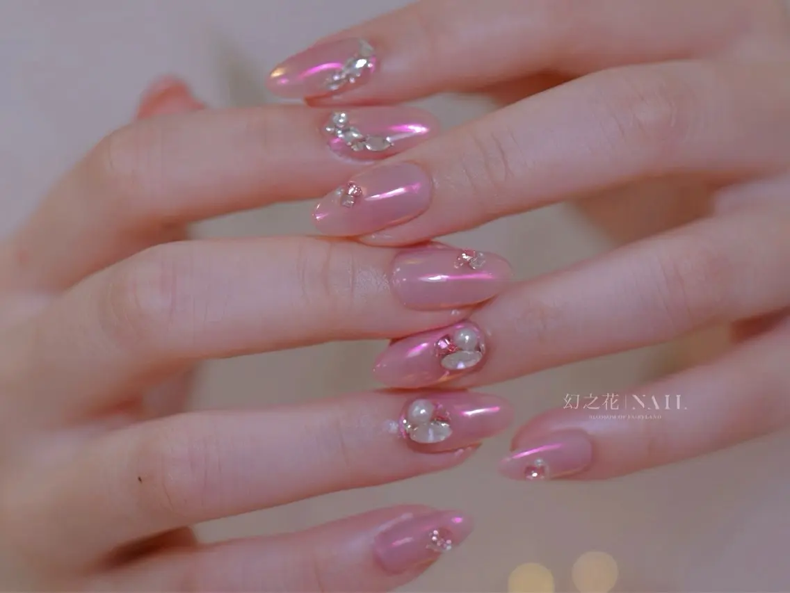 ネイル オーロラネイル ピンク 冬ネイル クリスマス ハンドネイル 幻之花 Nailのネイルデザイン