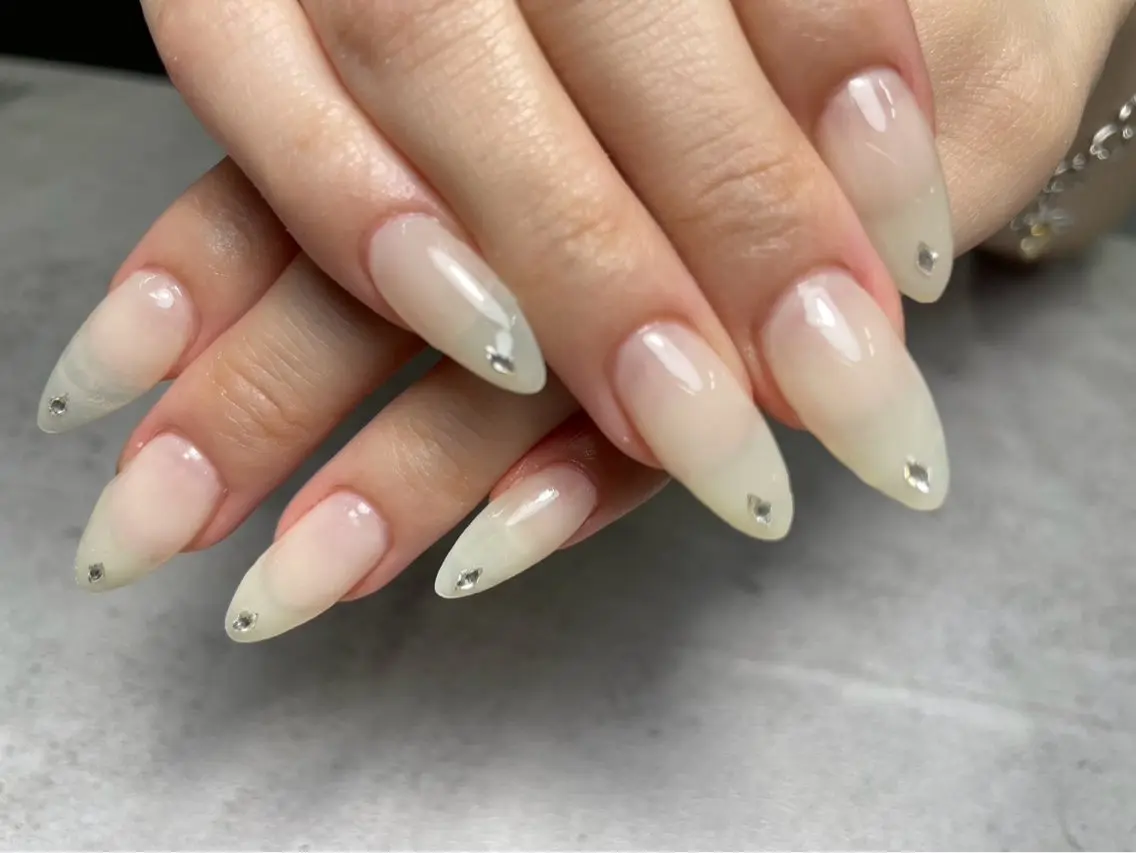 ネイル ホワイト ハンドネイル k+1💅🏻 miyukiのネイルデザイン