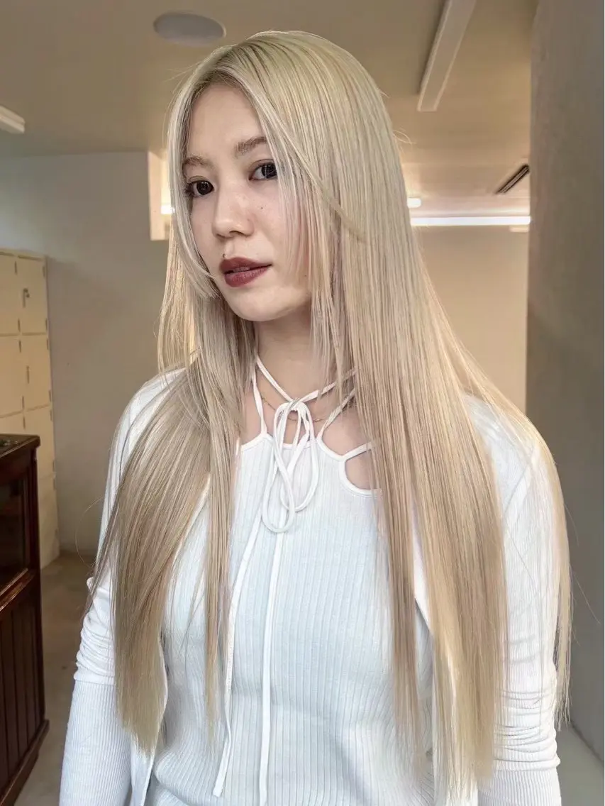 ロング カラー ベージュカラー ブリーチ ケアブリーチ ハイトーンカラー ハイトーンベージュ ハイトーン/デザイン 小林美咲のヘアスタイル