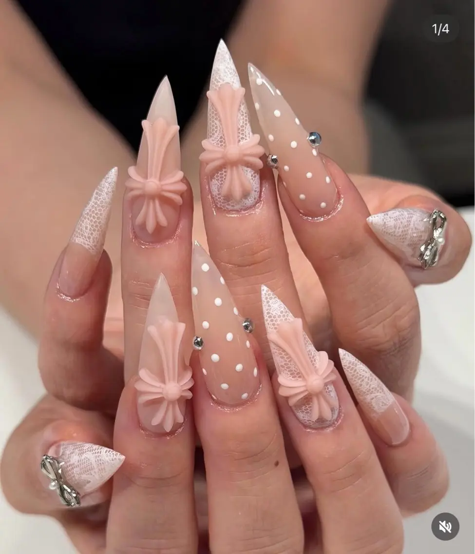 ネイル オーロラネイル チークネイル 桜ネイル クリアネイル ドット ハンドネイル Rin Nail 新大久保店のネイルデザイン