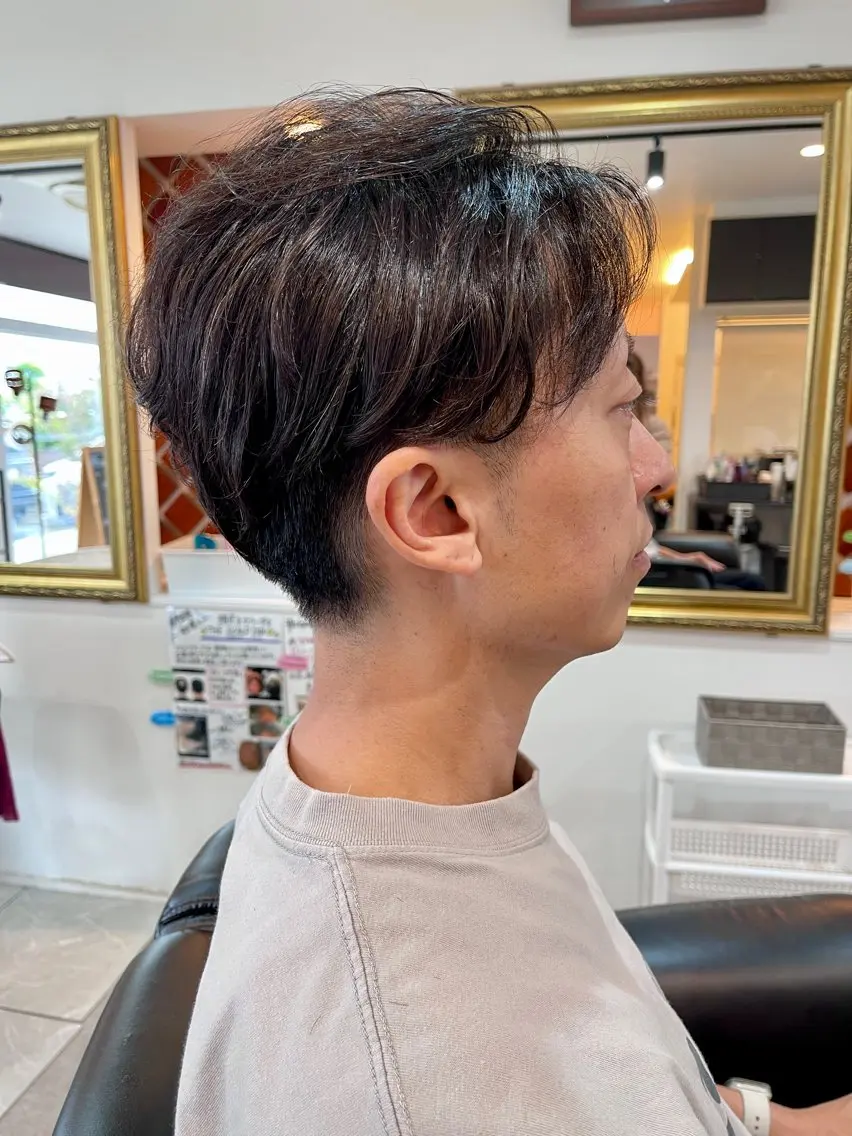 ミディアム カット 女性理容師 黒岩　さちのヘアスタイル