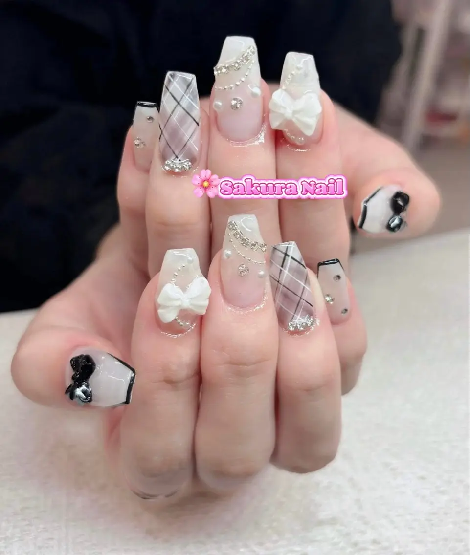 ネイル アートネイル オーロラネイル ボルドー チークネイル フレンチネイル Sakura Nail Salonのネイルデザイン