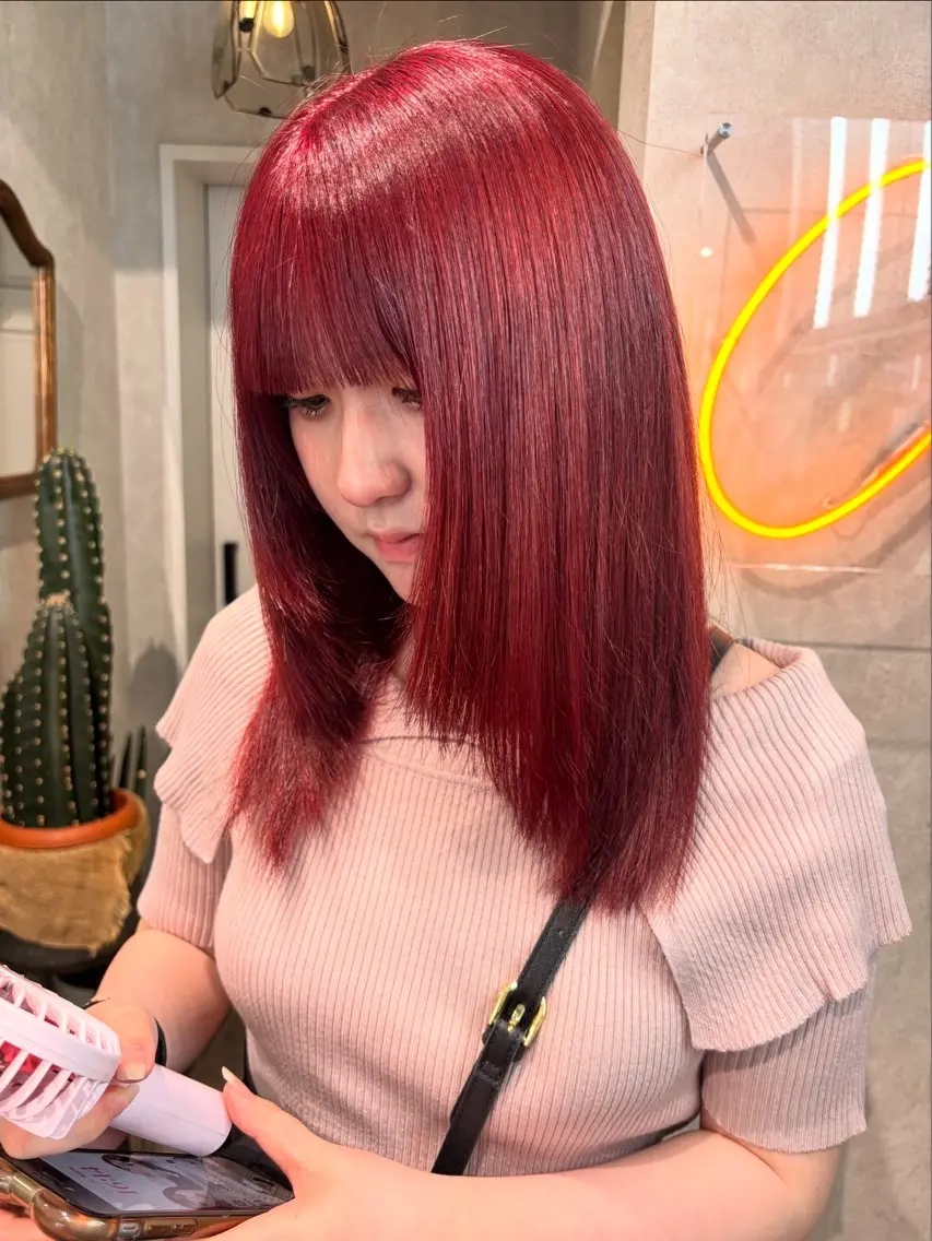 セミロング カラー ヘアアレンジ 切りっぱなしボブ ブリーチ デザインカラー ダブルカラー イヤリングカラー ヘアカラー iona/ハイトーン /ネイルのネイルデザイン