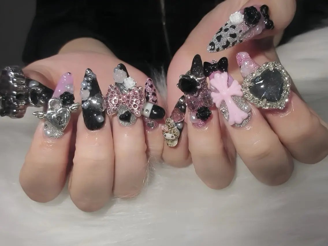 ネイル ブルー フラッシュネイル フラワーネイル ホログラムネイル キラキラネイル ハンドネイル Rin Nail 新大久保店のネイルデザイン